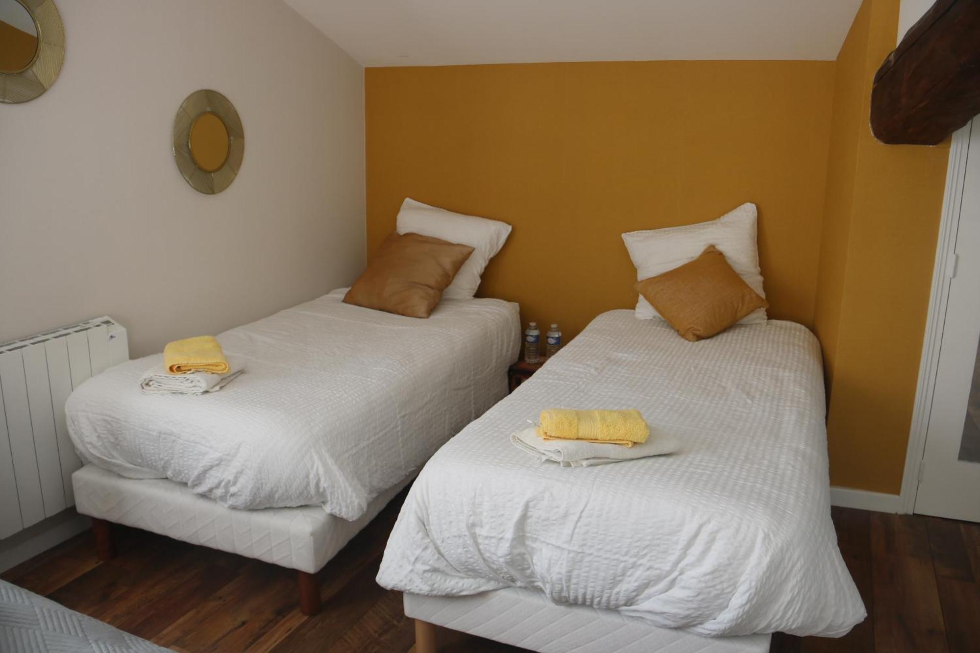 "Les Peyres" Hotel Lamothe-Landerron Exterior foto